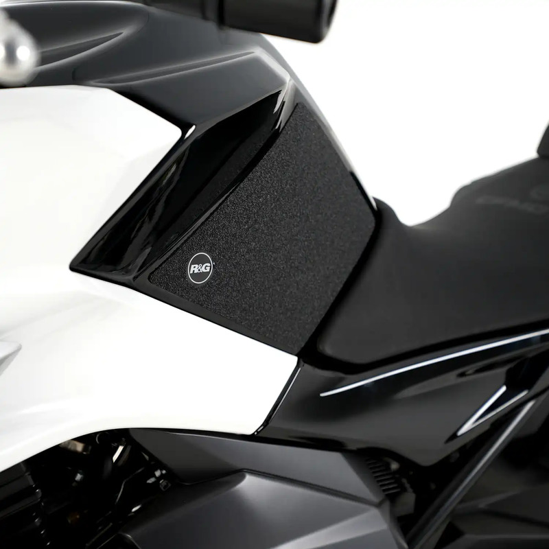 NAKLEJKA NA BAK TANKPAD ANTYPOŚLIZGOWY 2 CZĘŚCI RG RACING CFMOTO 650 NK 22- BLACK