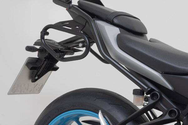 ZESTAW KUFRÓW BOCZNYCH URBAN ABS I STELAŻY SW-MOTECH YAMAHA MT-07 (24-) BLACK 2X16,5L