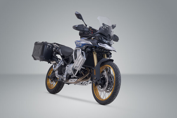 ZESTAW KUFRA CENTRALNEGO TRAX ADV SW-MOTECH 45/37 L. VOGE DS900X (23-) BLACK