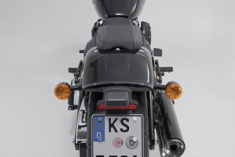 ZESTAW SAKW I STELAŻY LEGEND GEAR LH1/LH1 SW-MOTECH 2X19,5L FATBOY/S BREAKOUT/S (17-)