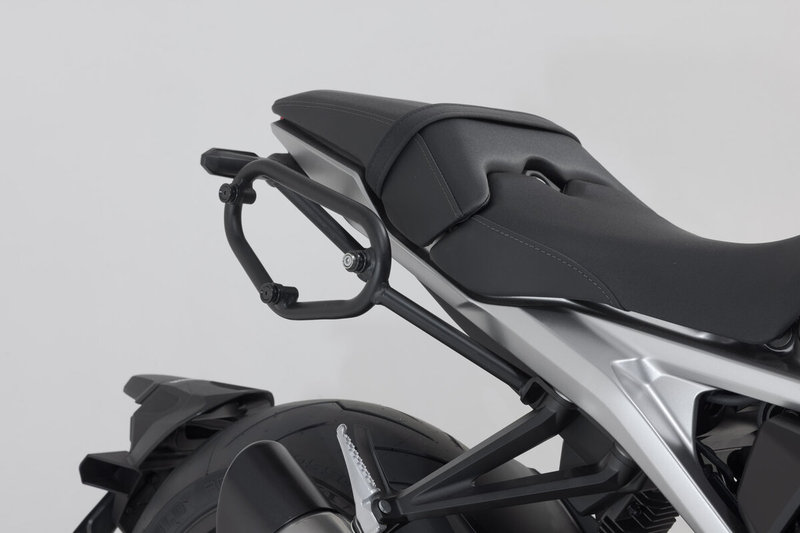 ZESTAW KUFRÓW BOCZNYCH URBAN ABS I STELAŻY SW-MOTECH HONDA CB1000R (21-) BLACK 2X16,5L