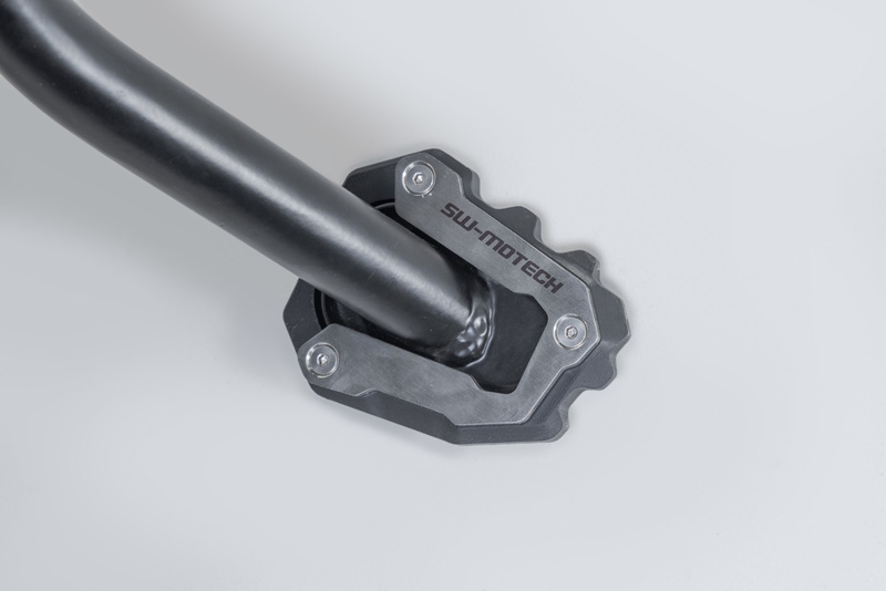 NAKŁADKA NÓŻKI BOCZNEJ SW-MOTECH BLACK/TRIUMPH TIGER SPORT 660/800 (24-) BLACK SILVER