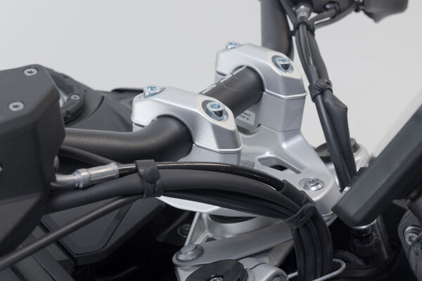 ZESTAW PODWYŻSZAJĄCY KIEROWNICĘ SW-MOTECH 30MM BMW R 1300 GS (23-) SILVER