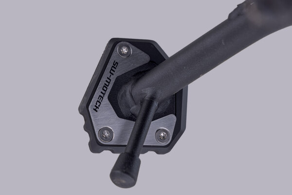 NAKŁADKA NÓŻKI BOCZNEJ SW-MOTECH BENELLI LEONCINO 800 / 800 TRAIL BLACK/SILVER