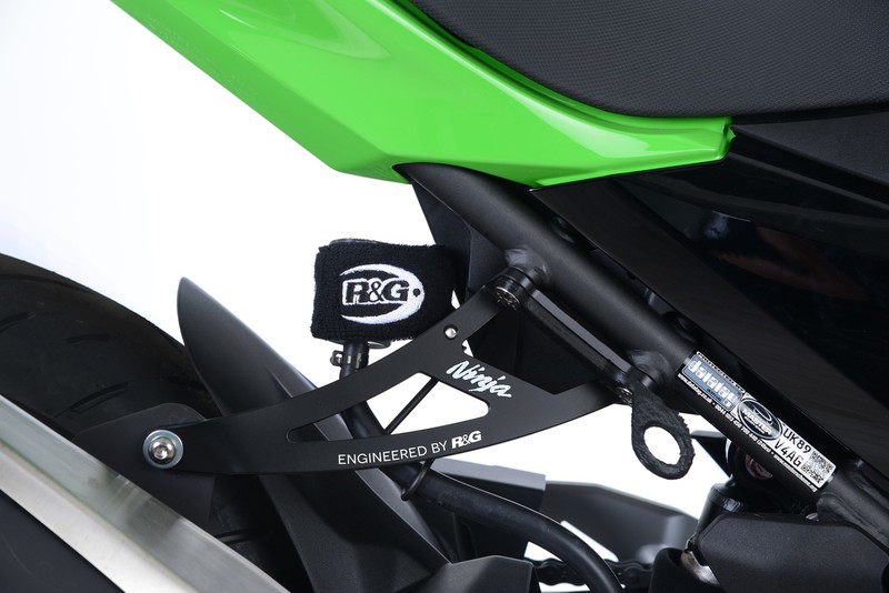 MOCOWANIE WYDECHU + ZAŚLEPKA PODNÓŻKA RG RACING KAWASAKI NINJA 400/NINJA 250 18- BLACK
