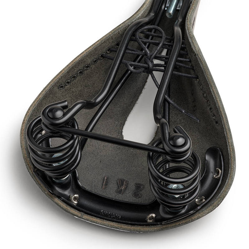 SIODEŁKO SKÓRZANE BROOKS FLYER CARVED BLACK
