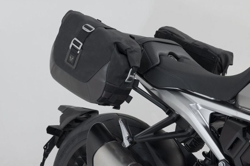 ZESTAW SAKW I STELAŻY LEGEND GEAR LC BLACK EDITION SW-MOTECH HONDA CB1000R (21-)
