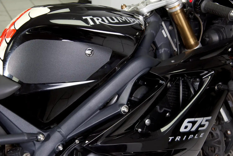 NAKLEJKA NA BAK TANKPAD ANTYPOŚLIZGOWY RG RACING EAZI-GRIP TRIUMPH DAYTONA 675/STREET TRIPLE 06-12