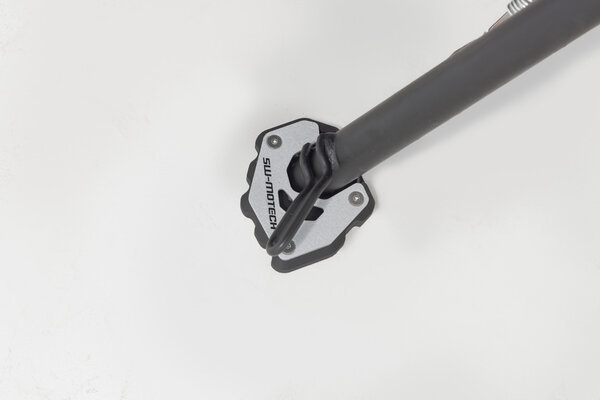 NAKŁADKA NÓŻKI BOCZNEJ SW-MOTECH BLACK/TRIUMPH TRIDENT 660 (24-) BLACK SILVER