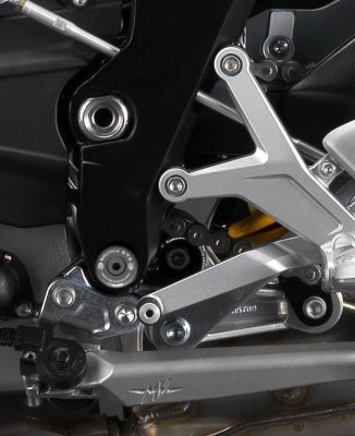 ZAŚLEPKA RAMY RG RACING LEWA MV AGUSTA 675/800 BRUTALE