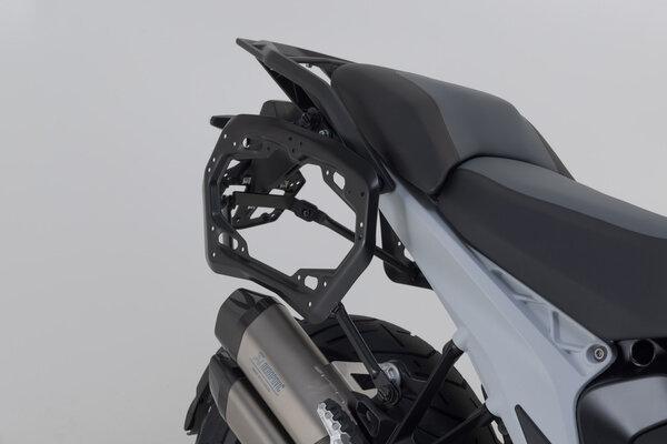 ZESTAW KUFRÓW BOCZNYCH AERO ABS I STELAŻY SW-MOTECH BMW R 1300 GS (23-) 2X25L