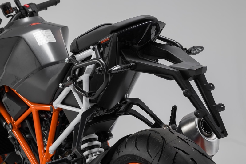 ZESTAW KUFRÓW BOCZNYCH URBAN ABS I STELAŻY SW-MOTECH KTM 1290 SUPER DUKE R (13-19) BLACK 2X16,5L