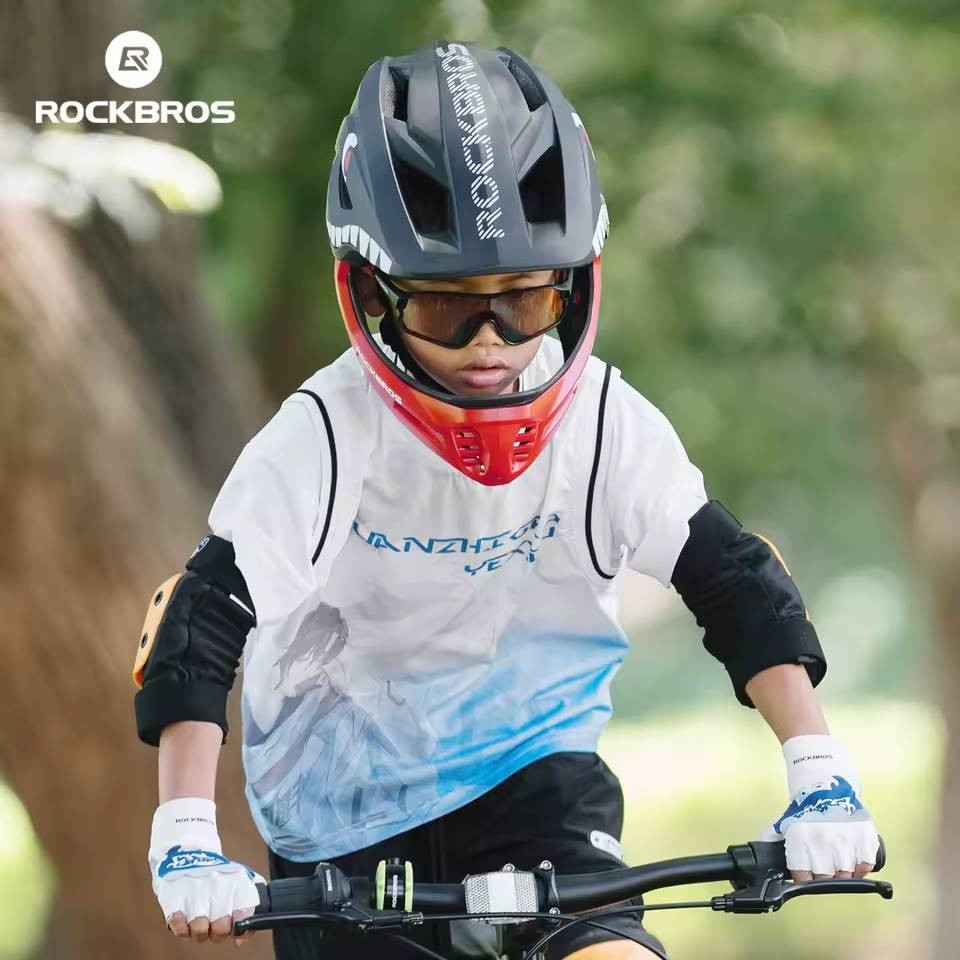 Kask dziecięcy z odpinana szczęką 2w1 ROCKBROS TT-32005 Red Shark czerwony