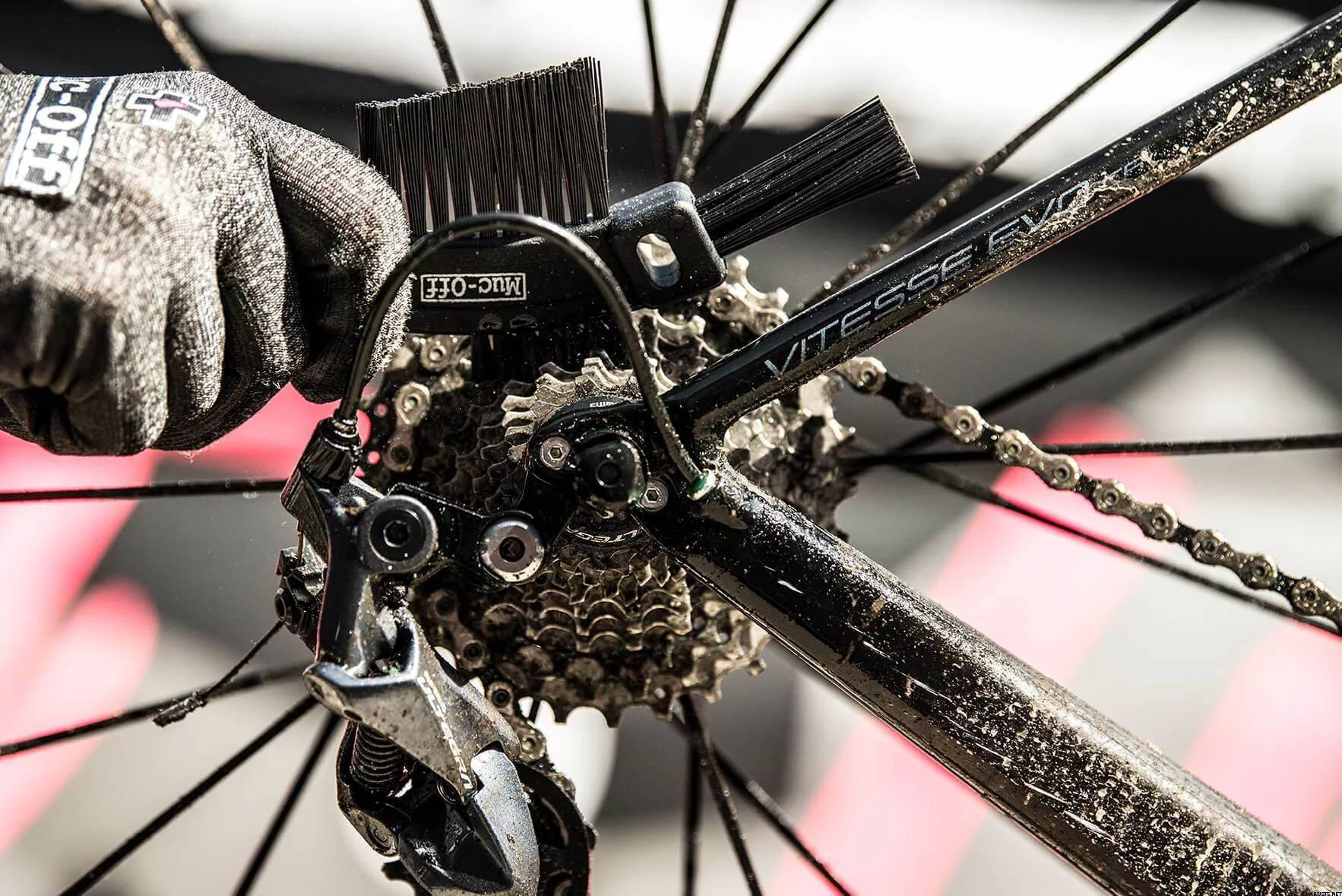 Szczotka do roweru / motocykla, do czyszczenia łańcucha, napędu, wnętrza samochodu Claw Brush MUC-OFF