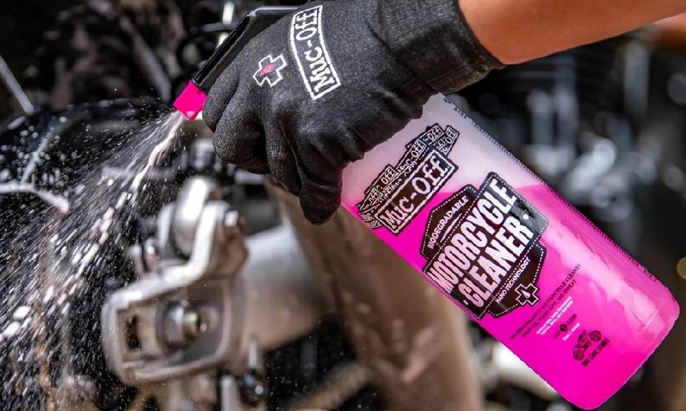 Zestaw kosmetyków do ochrony lakieru, mycia i czyszczenia motocykla Care Duo MUC-OFF