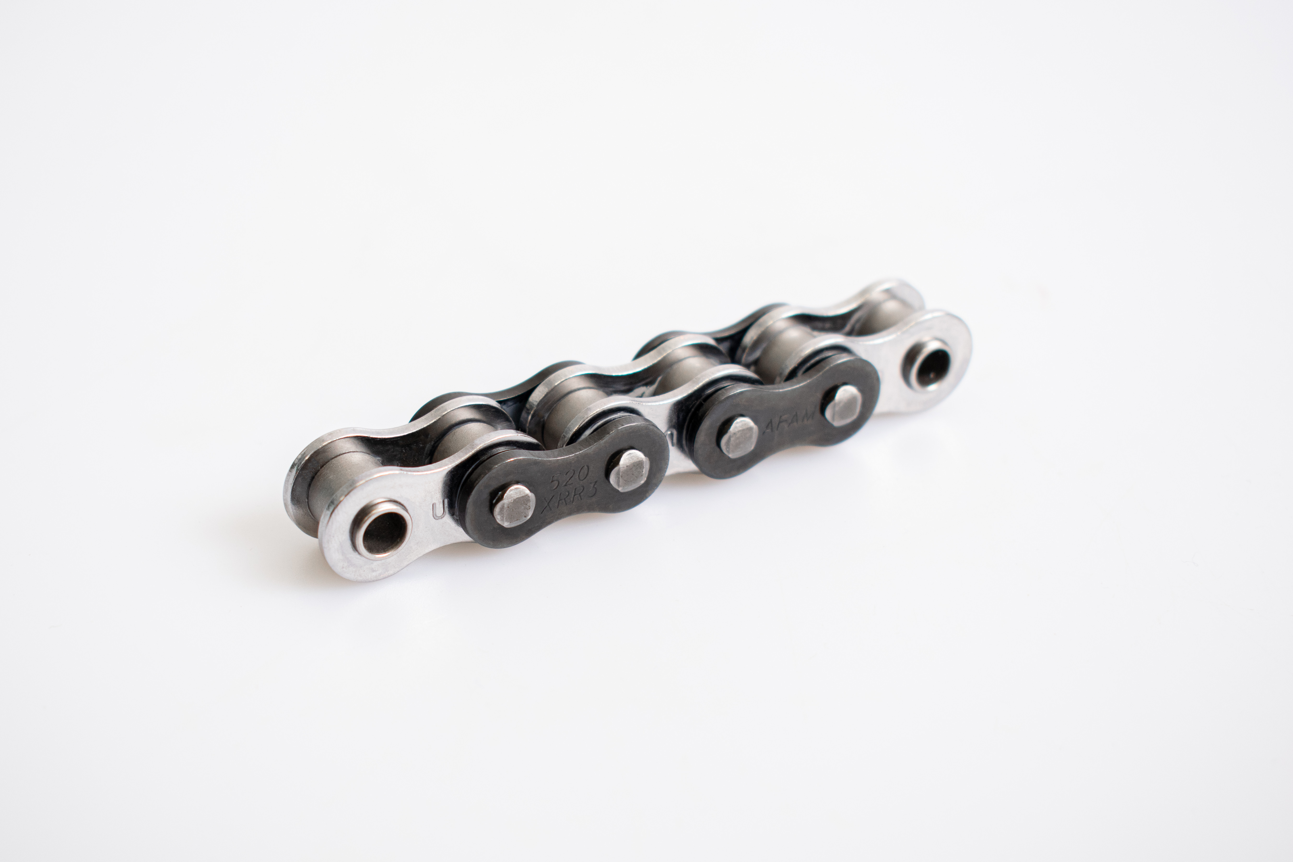 AFAM Łańcuch napędowy A520XRR3-K 104L BLACK XS-ringowy (125-250cc)