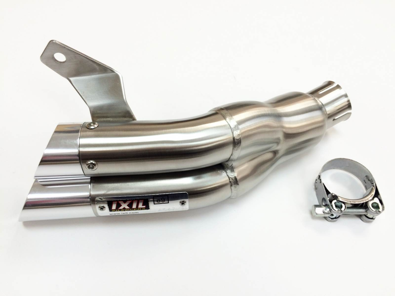Tłumik IXIL SUZUKI SFV 650 GLADIUS 09-15 (WVCX) typ L2X (waga: 3000g, długość: 242 mm., materiał: Inox AISI304, kolor: Anodized