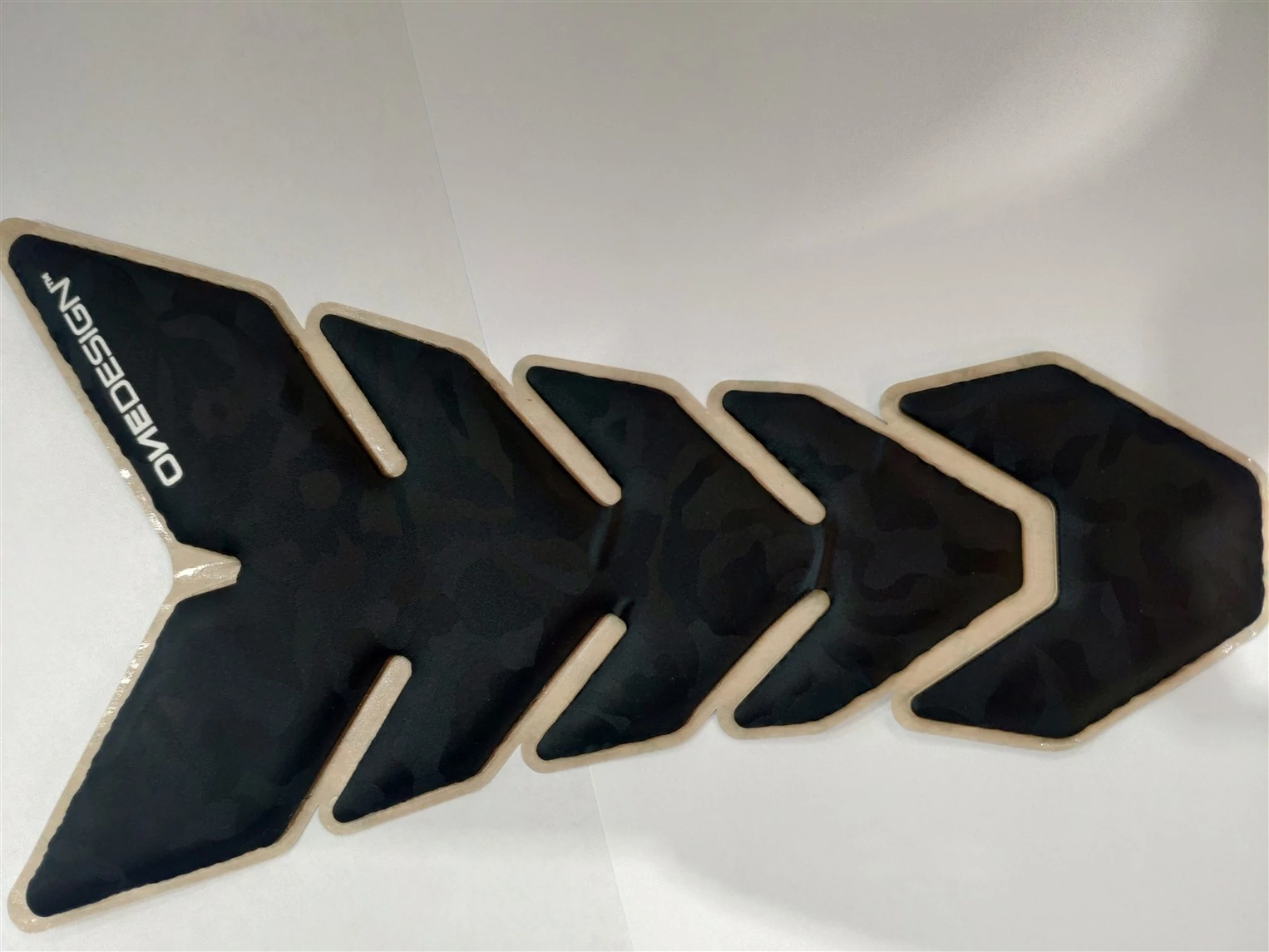 [OUTLET] ONEDESIGN Tankpad "Soft Touch" czarny edition camouflage czarny