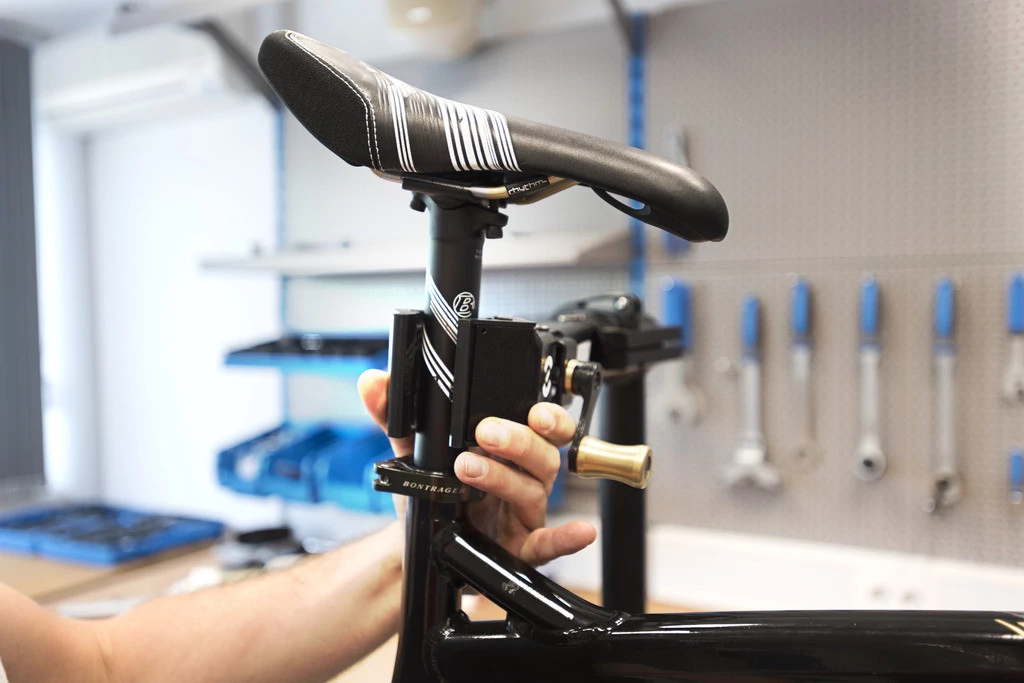 UNIOR Profesjonalny uchwyt do podnośnika Remco Bike Lift Pro Shop Clamp (1693.1Q 627095)