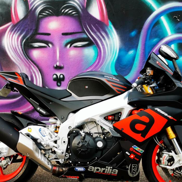 ONEDESIGN Grip Boczny HDR RSV4 18-20 / TUONO 1100 18-20 APRILIA czarny
