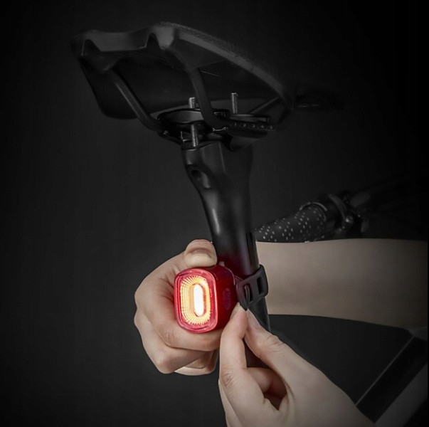 Lampka rowerowa tylna Rockbros Q2S LED USB IPX6 ze światłem STOP na sztycę lub siodło