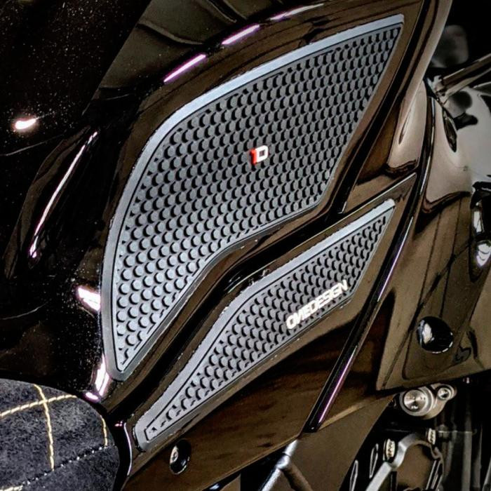 ONEDESIGN Grip Boczny HDR R1/R1M 15-19 YAMAHA czarny