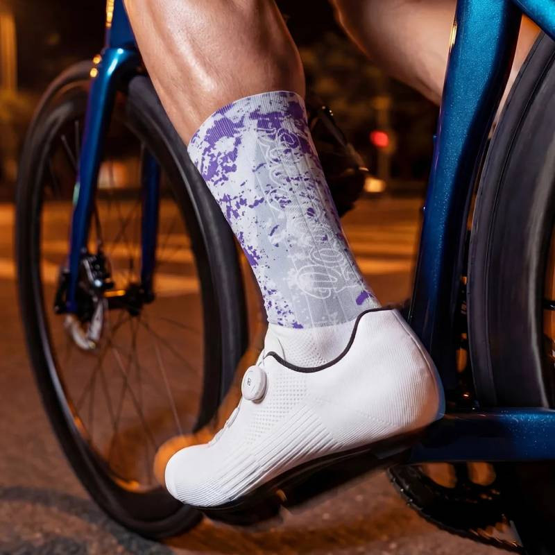 Skarpety rowerowe, kolarskie, sportowe kompresyjne do połowy łydki czarno-fioletowe ROCKBROS