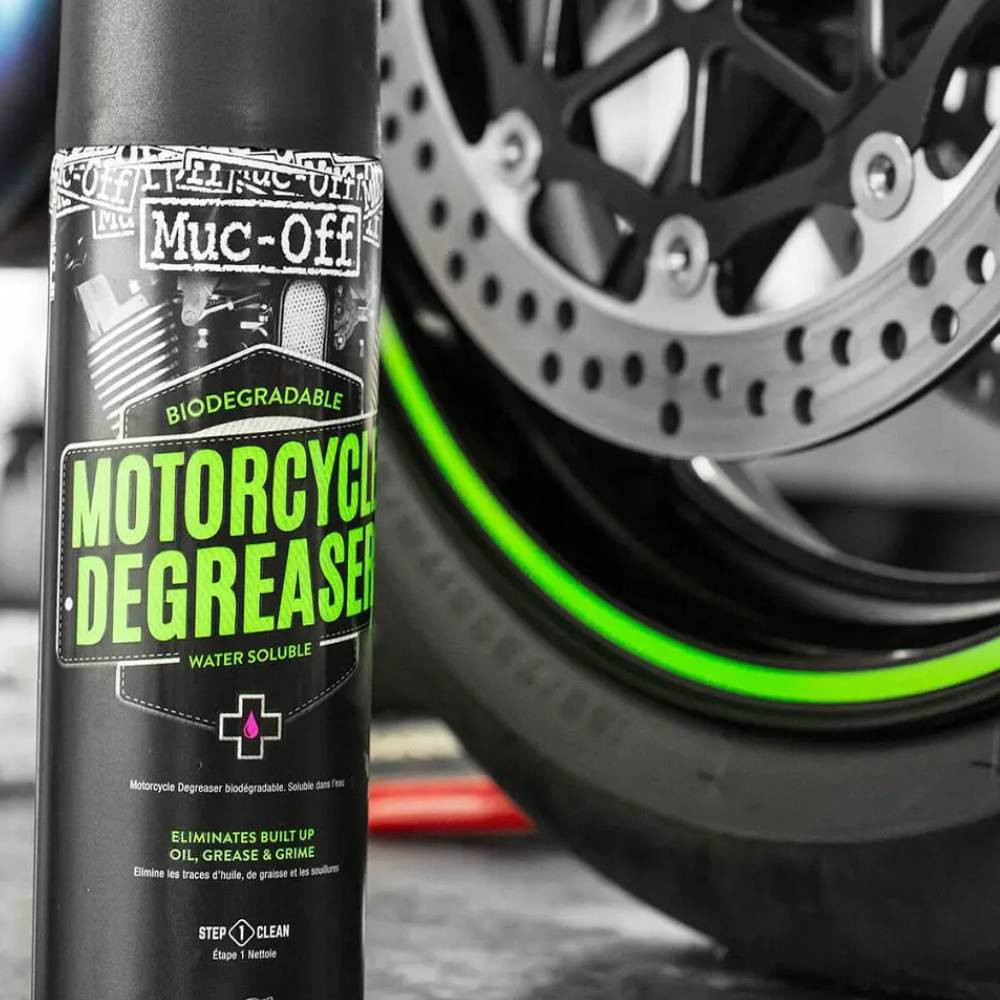 Biodegradowalny spray do odtłuszczania każdej powierzchni motocykla DEGREASER 500ml MUC-OFF