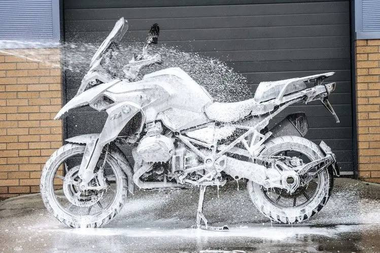 Aktywna piana do mycia samochodu, rowerowa, motocykla 5L SNOW FOAM MUC-OFF