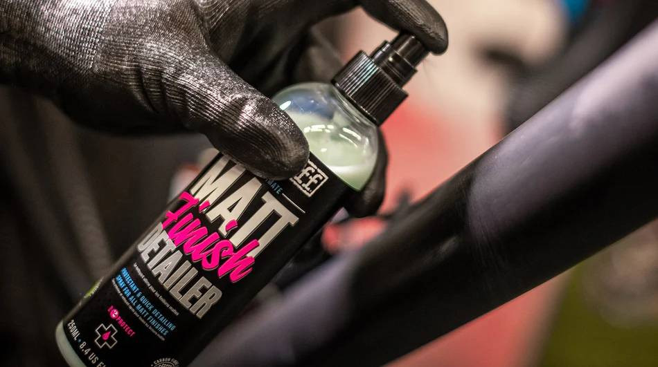 MUC-OFF środek do czyszczenia powierzchni matowych, rower, motocykl - 250 ml - MATT FINISH DETAILER