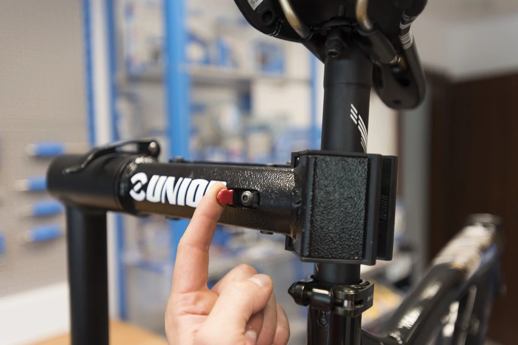 UNIOR Profesjonalny uchwyt do podnośnika Remco Bike Lift Pro Shop Clamp (1693.1Q 627095)