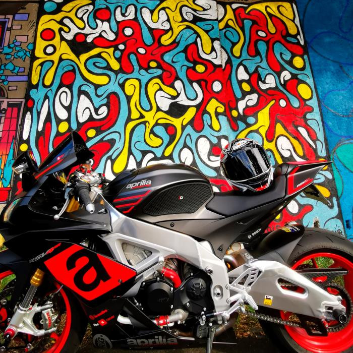 ONEDESIGN Grip Boczny HDR RSV4 18-20 / TUONO 1100 18-20 APRILIA czarny