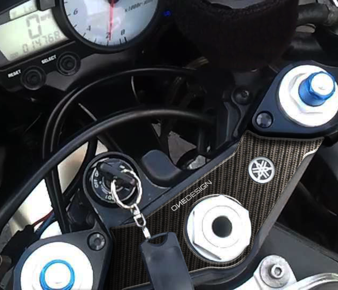 ONEDESIGN Naklejka na półkę kierownicy R6 2003-2004