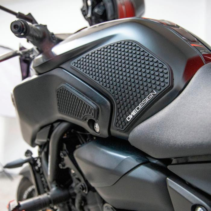 ONEDESIGN Grip Boczny HDR YAMAHA MT-07 2018 czarny