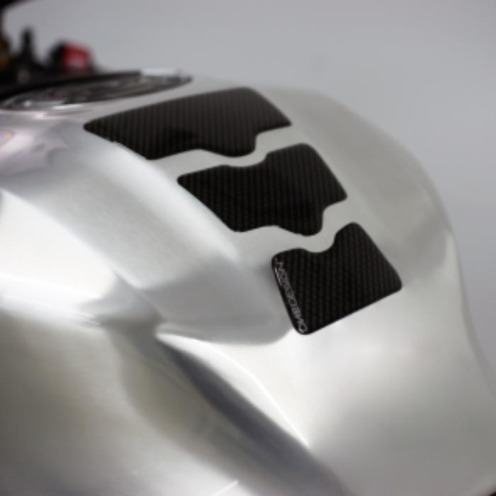 ONEDESIGN Tankpad universal złoty shape carbon