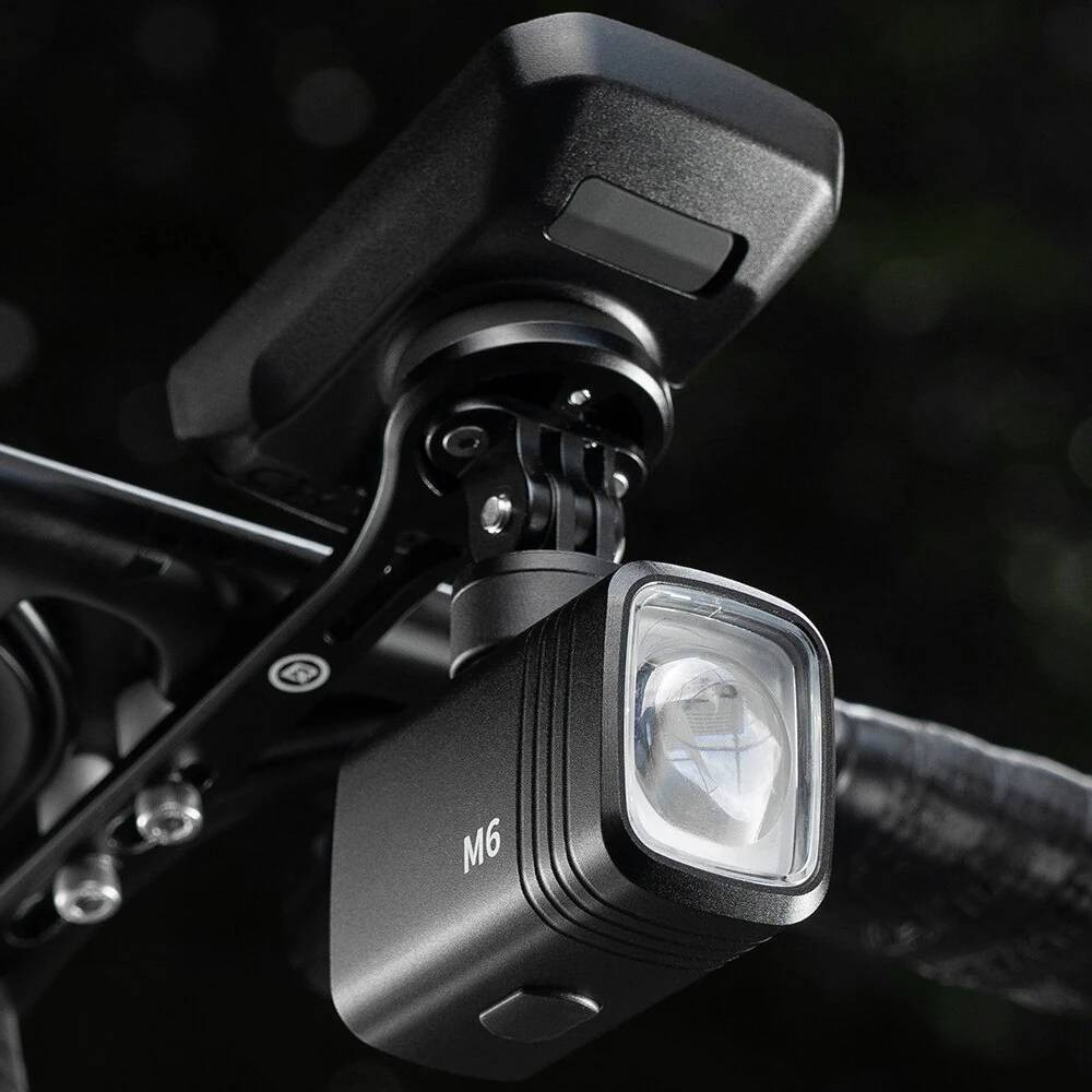 Inteligentna lampka rowerowa ROCKBROS M6 1000 lm z wyświetlaczem 2410010001