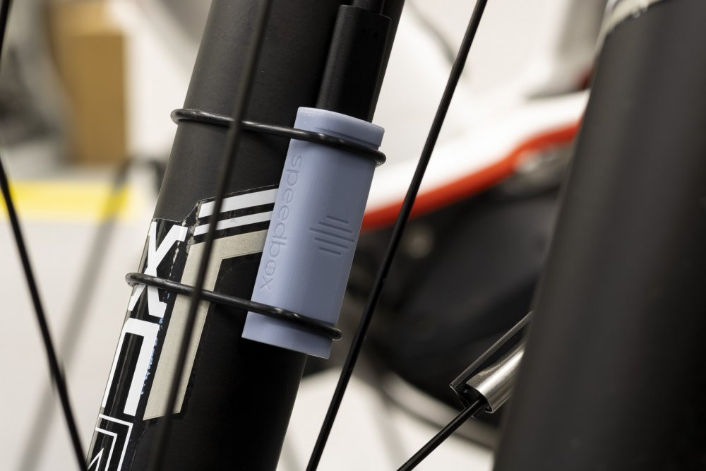 Minimalistyczny licznik rowerowy Speedbox B.Cyclo